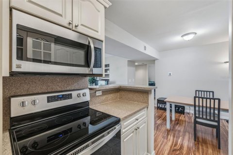 Condo in Palm Harbor, Florida, 3 bedrooms  № 2206531 - photo 8
