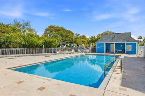 Condo in Palm Harbor, Florida, 3 bedrooms  № 2206531 - photo 25