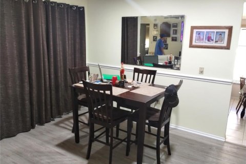 House in Port Richey, Florida 2 bedrooms, 125.14 sq.m. № 2092895 - photo 12