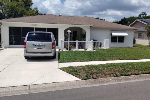 House in Port Richey, Florida 2 bedrooms, 125.14 sq.m. № 2092895