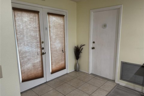 House in Port Richey, Florida 2 bedrooms, 125.14 sq.m. № 2092895 - photo 3