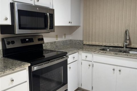 House in Port Richey, Florida 2 bedrooms, 125.14 sq.m. № 2092895 - photo 25