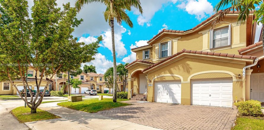 Touwnhouse à Miami, Floride 4 chambres, 183.85 m2 № 1893245