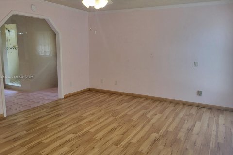 House in DeLand, Florida 3 bedrooms, 206.99 sq.m. № 1738768 - photo 23
