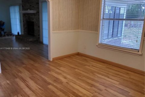 House in DeLand, Florida 3 bedrooms, 206.99 sq.m. № 1738768 - photo 19