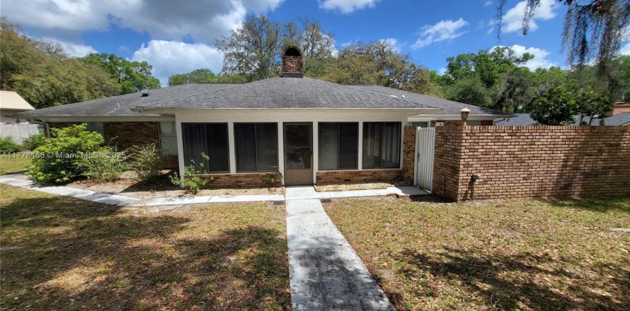 House in DeLand, Florida 3 bedrooms, 206.99 sq.m. № 1738768
