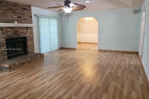 House in DeLand, Florida 3 bedrooms, 206.99 sq.m. № 1738768 - photo 13