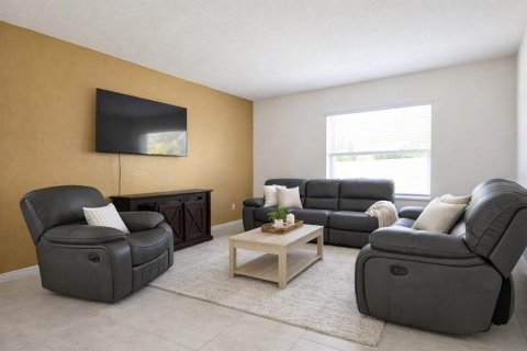 House in Winter Haven, Florida 3 bedrooms, 132.39 sq.m. № 2208290 - photo 5