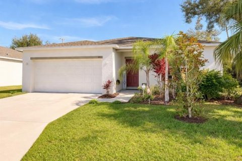 House in Winter Haven, Florida 3 bedrooms, 132.39 sq.m. № 2208290 - photo 2