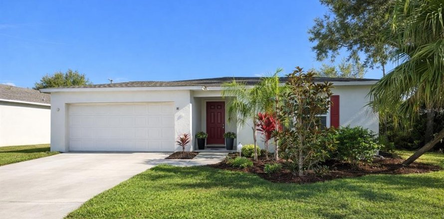 House in Winter Haven, Florida 3 bedrooms, 132.39 sq.m. № 2208290