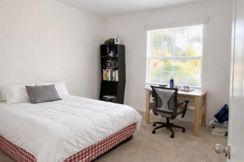House in Winter Haven, Florida 3 bedrooms, 132.39 sq.m. № 2208290 - photo 6