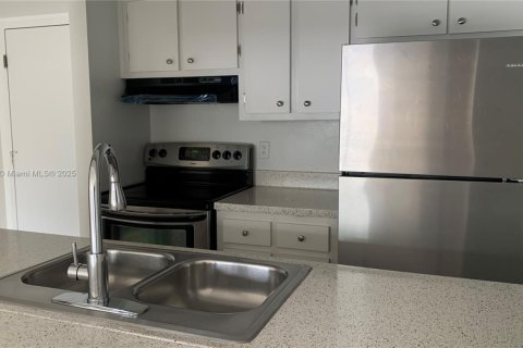 Condo in Coral Springs, Florida, 2 bedrooms  № 1860654 - photo 16