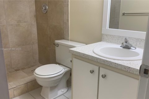 Condo in Coral Springs, Florida, 2 bedrooms  № 1860654 - photo 13