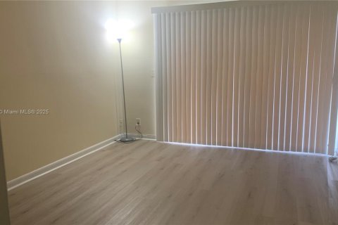 Condo in Coral Springs, Florida, 2 bedrooms  № 1860654 - photo 8