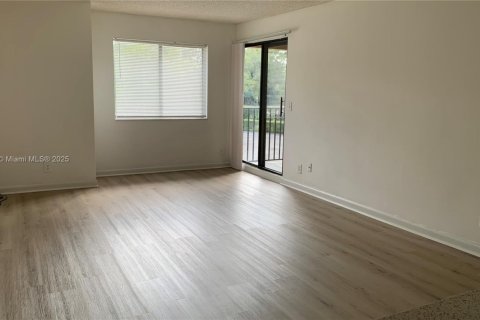 Condo in Coral Springs, Florida, 2 bedrooms  № 1860654 - photo 1