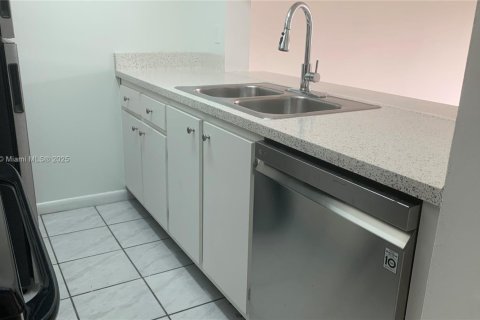 Condo in Coral Springs, Florida, 2 bedrooms  № 1860654 - photo 19