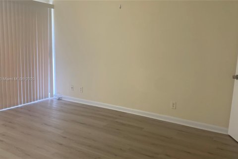Condo in Coral Springs, Florida, 2 bedrooms  № 1860654 - photo 9