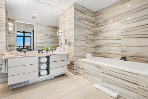 Condo in Miami Beach, Florida, 3 bedrooms  № 1864656 - photo 13