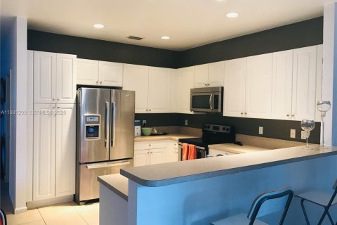 Touwnhouse à vendre à Oakland Park, Floride: 3 chambres, 140.65 m2 № 2034911 - photo 4