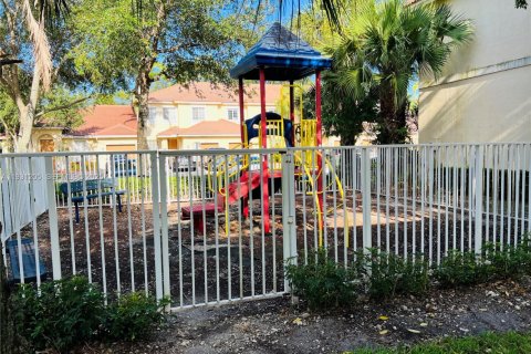 Touwnhouse à vendre à Oakland Park, Floride: 3 chambres, 140.65 m2 № 2034911 - photo 18