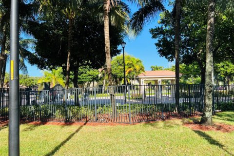 Touwnhouse à vendre à Oakland Park, Floride: 3 chambres, 140.65 m2 № 2034911 - photo 17