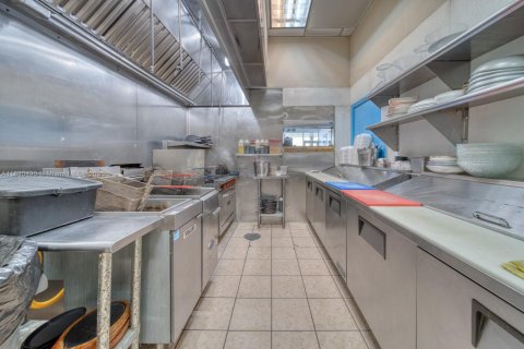 Commercial property in Hollywood, Florida № 2053951 - photo 10