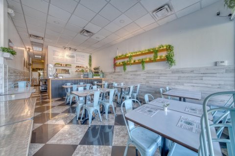 Commercial property in Hollywood, Florida № 2053951