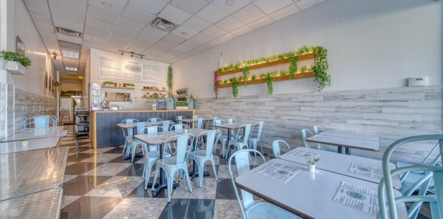 Commercial property in Hollywood, Florida № 2053951