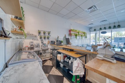 Commercial property in Hollywood, Florida № 2053951 - photo 5