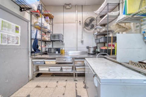 Commercial property in Hollywood, Florida № 2053951 - photo 12