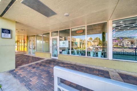 Commercial property in Hollywood, Florida № 2053951 - photo 17