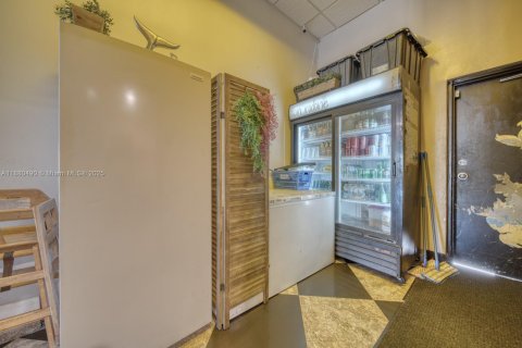 Commercial property in Hollywood, Florida № 2053951 - photo 14