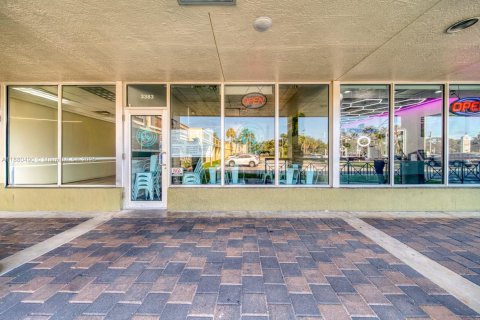 Commercial property in Hollywood, Florida № 2053951 - photo 18