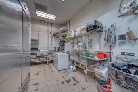 Commercial property in Hollywood, Florida № 2053951 - photo 7