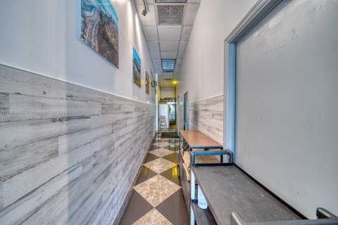 Commercial property in Hollywood, Florida № 2053951 - photo 6