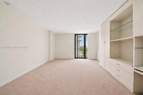 Condo in Aventura, Florida, 2 bedrooms № 2091298 - photo 24