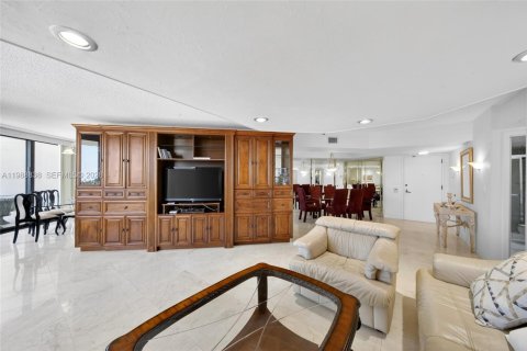 Condo in Aventura, Florida, 2 bedrooms № 2091298 - photo 7