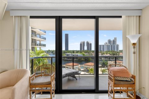 Condo in Aventura, Florida, 2 bedrooms № 2091298 - photo 11
