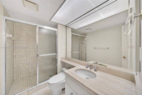 Condo in Aventura, Florida, 2 bedrooms № 2091298 - photo 25