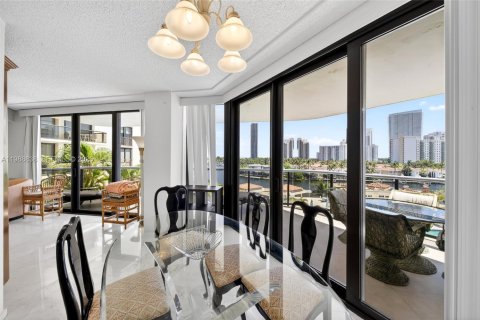 Condo in Aventura, Florida, 2 bedrooms № 2091298 - photo 12