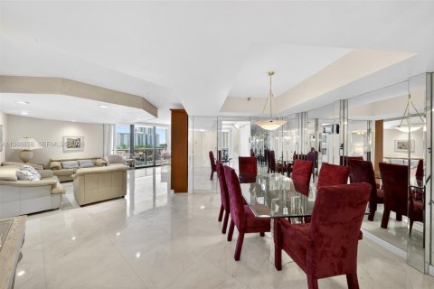 Condo in Aventura, Florida, 2 bedrooms № 2091298 - photo 5