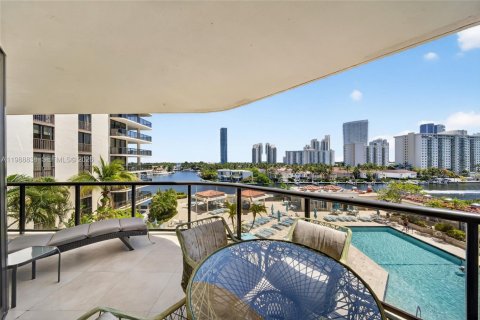 Condo in Aventura, Florida, 2 bedrooms № 2091298 - photo 3