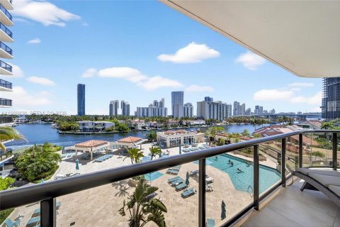 Condo in Aventura, Florida, 2 bedrooms № 2091298 - photo 4