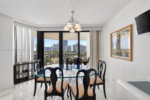 Condo in Aventura, Florida, 2 bedrooms № 2091298 - photo 14