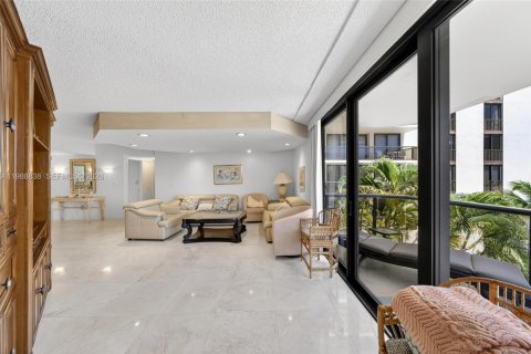 Condo in Aventura, Florida, 2 bedrooms № 2091298 - photo 9