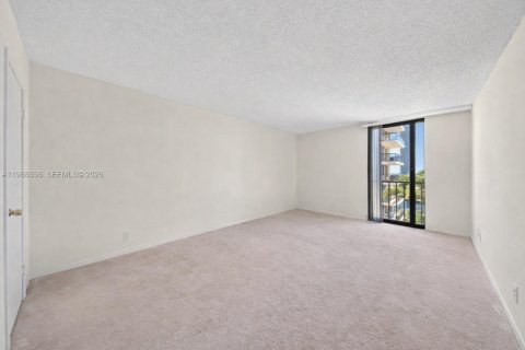 Condo in Aventura, Florida, 2 bedrooms № 2091298 - photo 19