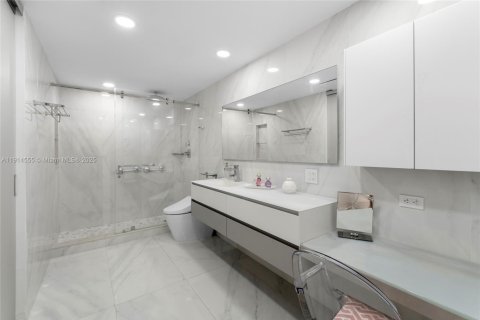 Купить кондоминиум в Санни-Айлс-Бич, Флорида 6 спален, 420.01м2, № 2154801 - фото 28