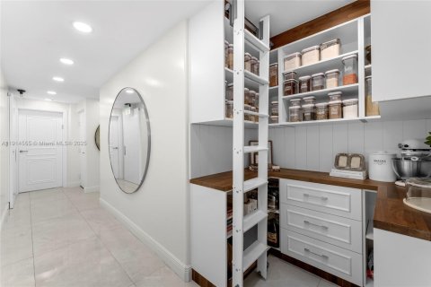 Купить кондоминиум в Санни-Айлс-Бич, Флорида 6 спален, 420.01м2, № 2154801 - фото 22