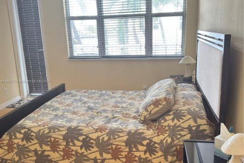 Condo in Hallandale Beach, Florida, 2 bedrooms  № 1811153 - photo 29