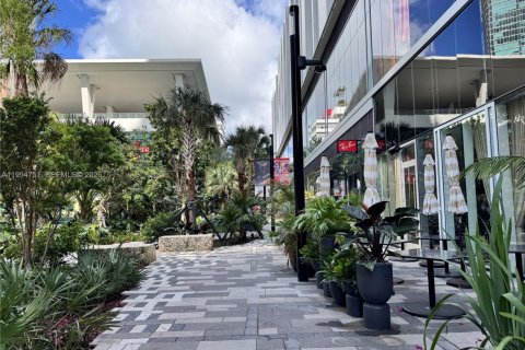 Condo in Miami, Florida, 1 bedroom  № 2181469 - photo 2